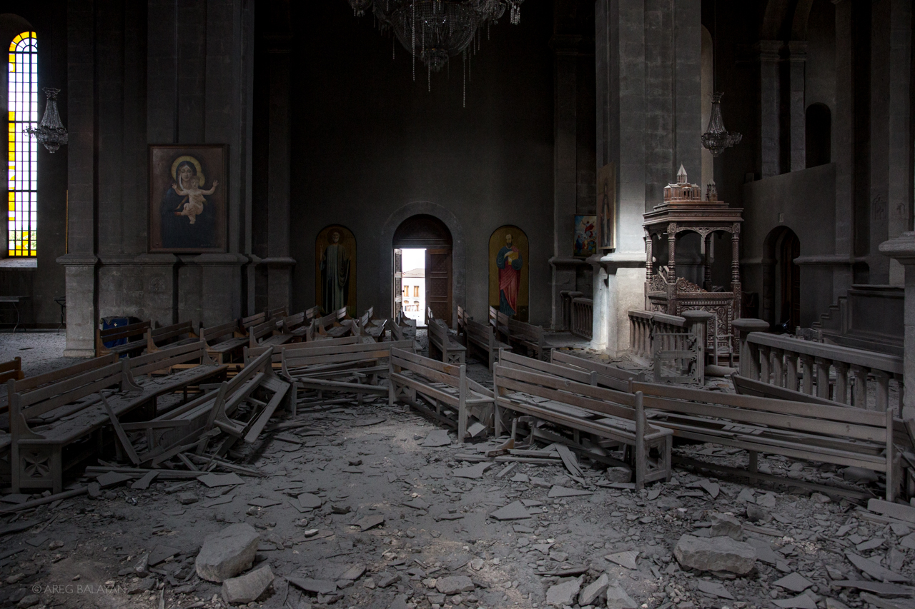 Eglise cathédrale du Saint-Sauveur de Chouchi, visée par des tirs azerbaïdjanais en octobre 2020 lors de la deuxième guerre du Karabagh. Photo de Balayan Areg
